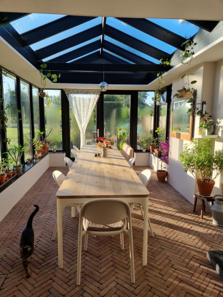 De orangerie van Foxhill midden in de natuur, met veel glas